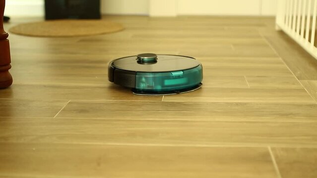 aspiradora inteligente actual trabajando para que logremos un estilo de vida sin preocuparnos demasiado por las tareas del hogar
