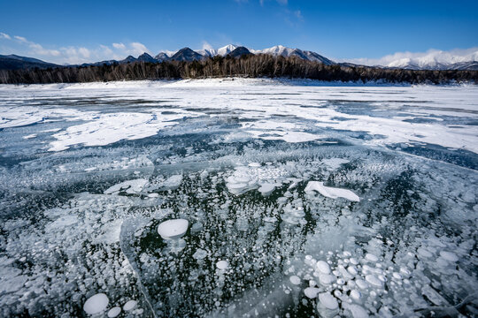 糠平湖で見たアイスバブル（北海道河東郡上士幌町）