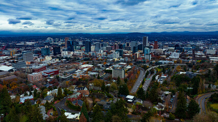 Obraz premium Downtown Portland Oregon on a Cloudy Day