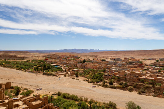 Photo of the town of Ait Ben Hadou, seen from the top of the mountain. Sunny day. Town surrounded by the Atlas Mountains.
