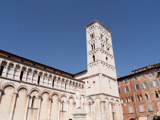 The bell tower of the Church of San Michele and the statue in Lucca, in square San Michele, Tuscany, Italy - 681764074