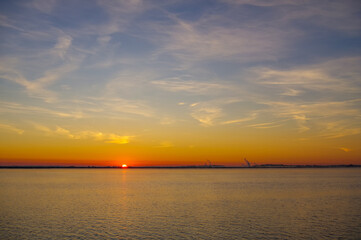 Obraz premium Colorful Sunrise over the Sea