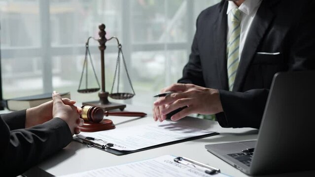 Explained by a lawyer or legal advisor. clarify the information in the contract documents in the financial investment agreement to the businessman for the legality of signing the contract.