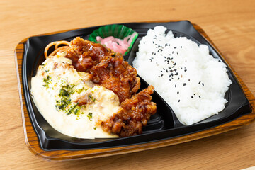 コンビニエンスストアで買ったテイクアウト弁当