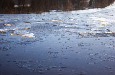 Covering the lake with ice, ice on the lake.