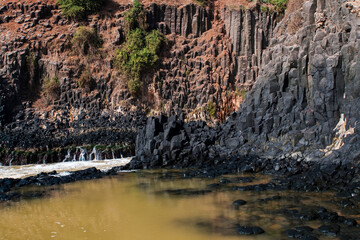 Falaise de roches basaltiques