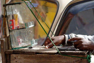 Petites boutique de téléphonie à Tananarive, capitale de Madagascar