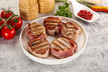 Grilled pork tenderloin with bacon