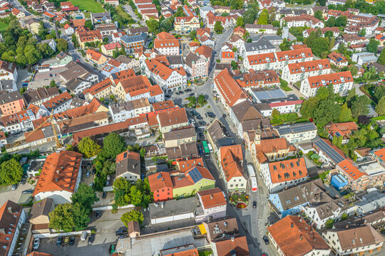Grafing bei M&uuml;nchen von oben, Blick &uuml;ber die Innenstadt zum Marktplatz