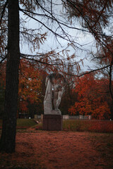 Fototapeta premium Statue in the park