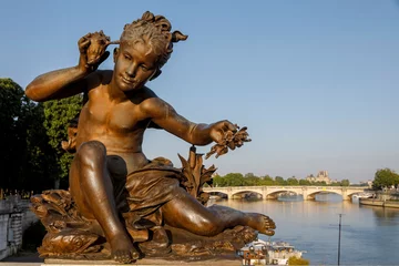 Photo sur Plexiglas Pont Alexandre III Statue on Alexander III bridge, Paris, France.