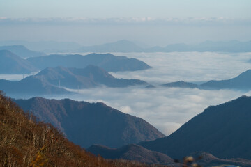 霧降高原から見る山々
