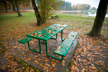 green outdoor bench - obrazy, fototapety, plakaty