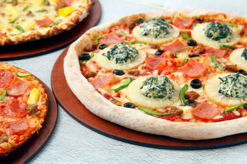 Freshly cooked Pizza with assorted toppings