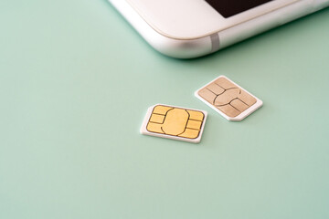 SIMカードとスマートフォン - obrazy, fototapety, plakaty