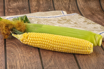 Yellow sweet raw cob corn