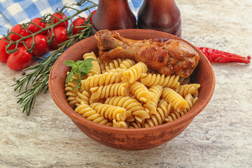 Roasted chicken leg with macaroni