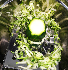 Zucchini, Zucchini ,Babymark, Sommerkürbis, krautige Pflanze, Frucht ,Zucchinipuffer, Reibe, 

