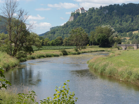 das Tal der jungen Donau in der Nähe von Sigmaringen