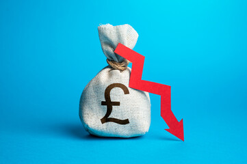 British pound sterling money bag and red arrow down. Reduced GDP forecast. Unemployment and recession. Costs and losses in savings. Inflation and economic decline. - obrazy, fototapety, plakaty