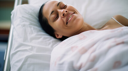 femme malade allongée sur un lit d’hôpital - obrazy, fototapety, plakaty