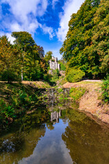 Fototapeta premium Peneus-Kaskaden und Aquädukt im Bergpark Kassel