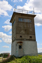 Ein Beobachtungsturm BT 4, an der ehemaligen Grenze zwischen der DDR und der BRD.
