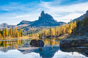 Zelfklevend Fotobehang Iconic rock mountain´Becco di Mezzodi´ surrounded by golden larch trees near Lake ´Lago Federa´ in the Dolomite mountains, Italy © Menyhert
