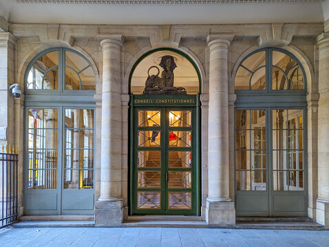 Paris, France - 22 novembre 2023: Entr&eacute;e du Conseil Constitutionnel, institution fran&ccedil;aise charg&eacute;e de v&eacute;rifier la conformit&eacute; des lois &agrave; la constitution fran&ccedil;aise et la r&eacute;gularit&eacute; des &eacute;lections