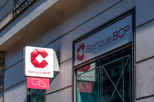 Paris, France - 22 novembre 2023: Enseigne et logo &agrave; l'ext&eacute;rieur d'une agence de la Banque BCP, filiale du groupe bancaire fran&ccedil;ais BPCE et de la banque portugaise Millennium BCP