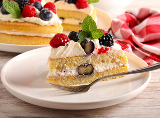 Cream and mixed berry sandwich cake