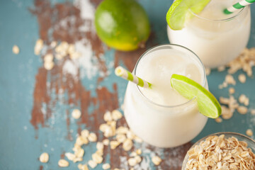 Jugo de Avena. Dominican oatmeal juice with limes
