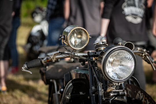 Motocykl z lampą