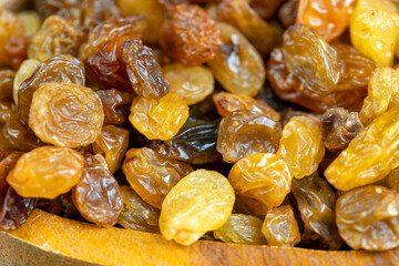 yellow dry raisins for cooking desserts