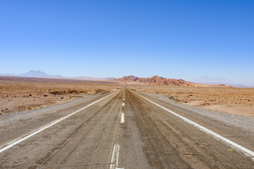 Fototapeta na wymiar Região da placa do Trópico de Capricórnio no deserto do Atacama, Chile, na rota 23 antes do povoado de Socaire.