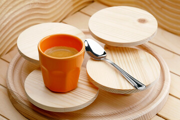 Tazza di caffè espresso su sfondo di legno