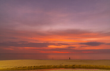 Fototapeta premium amazing colorful cloud in beautiful sunset above the sea..beautiful sunrise landscape amazing light of nature sky over horizon..colorful sky sunset or sunrise background.