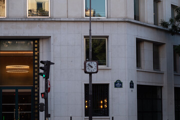 Horloge urbaine rue Lauriston