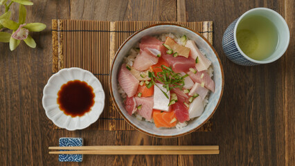 和食の海鮮丼イメージ(マグロ・イカ・ブリ・サーモン)