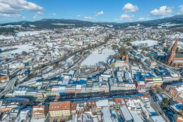Foto op Canvas Panorama-Ausblick auf Zwiesel im Winter an einem kalten, sonnigen Tag  © ARochau