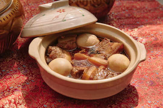 Thit Heo Kho Trung - Vietnamese caramelised pork belly with hard-boiled eggs braised in coconut water.