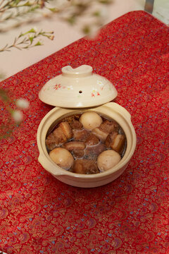 Thit Heo Kho Trung - Vietnamese caramelised pork belly with hard-boiled eggs braised in coconut water.