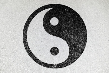 yin yang symbole sur fond de marbre