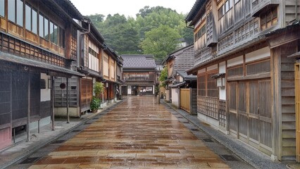 雨が降る木造日本家屋と小道