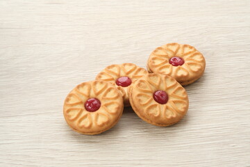 Sandwich cookies with strawberry cream

