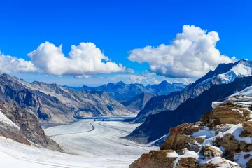 Gardinen View of Great Aletsch Glacier, the largest glacier in the Alps and UNESCO heritage, in Canton of Valais, Switzerland © olyasolodenko
