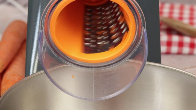carottes r&acirc;p&eacute;es par une machine &agrave; r&acirc;per les l&eacute;gumes