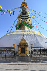 ネパールでポピュラーな仏塔の写真