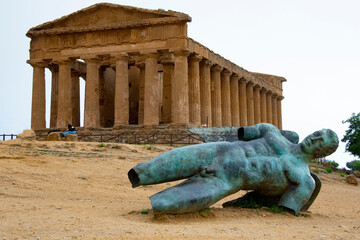 Broken Statue of Icarus - Agrigento - Italy - obrazy, fototapety, plakaty