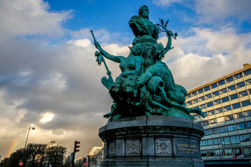Fototapeta premium Monument to Francis Garnier by Denys Puech (1898) in Paris, France